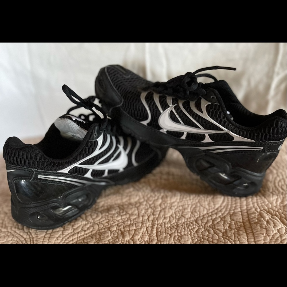 Nike Air Ladies black athletic shoe